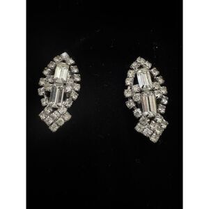 Vintage Clear Rhinestones silver tone clip on earrings.